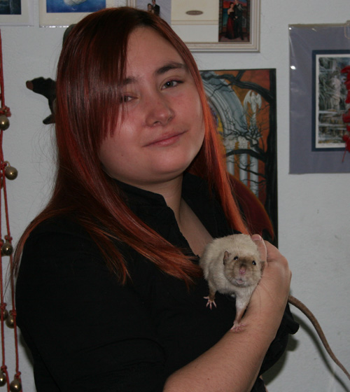 Tanya Acordagoitia with black eyed siamese dumbo rat